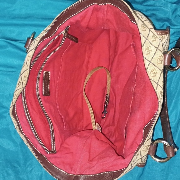 Authentic Dooney & Bourke lg purse in really nice excellent condition!! - Picture 2 of 9